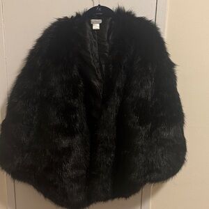 La Regale Luxurious Black Faux Fur Cape